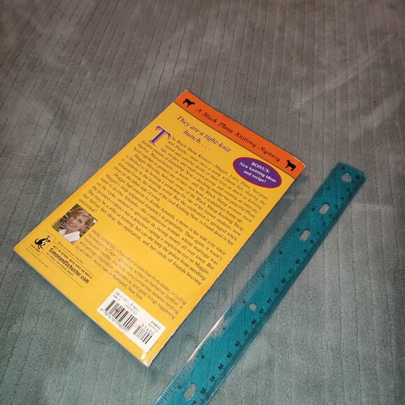 Book While My Pretty One Knits Black Sheep Knitting Mystery detective novel - Picture 3 of 7